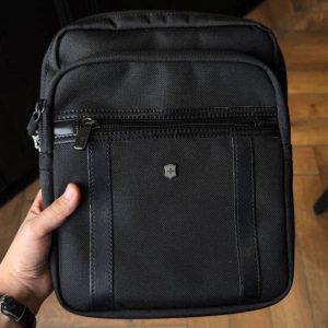 کیف رودوشی ویکتورینوکس مدل WERKS PROFESSIONAL CORDURA®️ CROSSBODY TABLET BAG رفرنس 611472